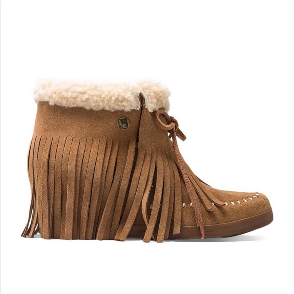 NIB Koolaburra Mocky Moc Sheepskin Boots, 7.5